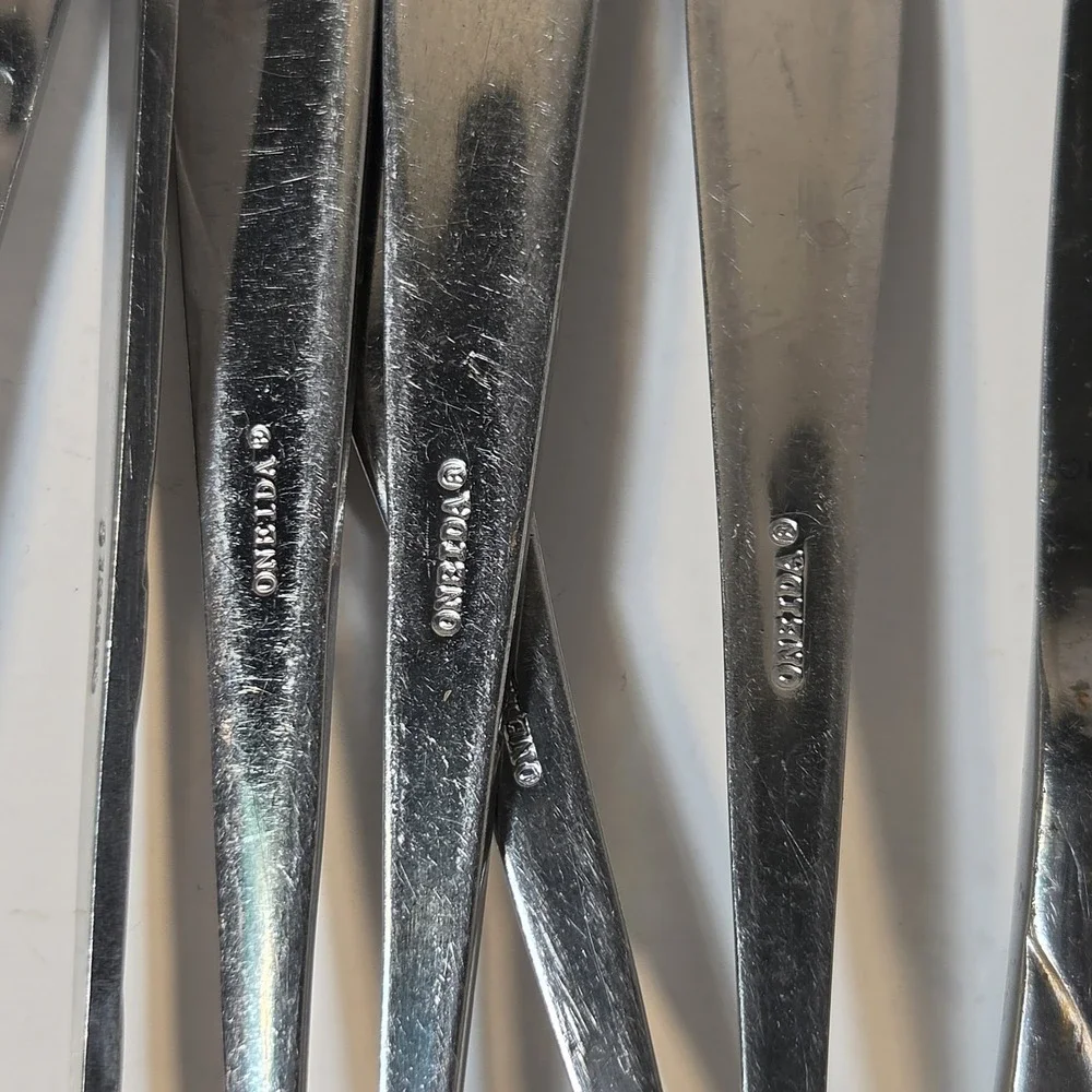 Oneida Stainless Tuscany Flatware Knives, Forks, Spoons, 35 Serving PCs